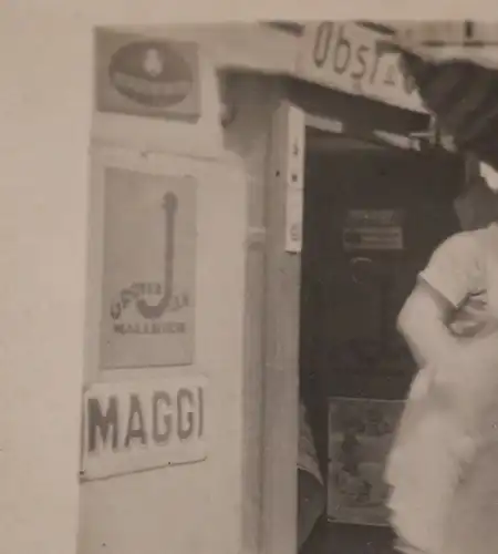 tolles altes Foto - Obst u. Gemüseladen - Groter Jan Malzbier und Maggi Werbung