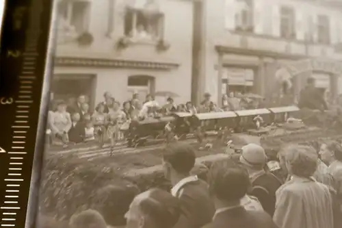 tolles altes Negativ - Festumzug - Modelleisenbahn - Obst-Expreß 30-40er Jahre