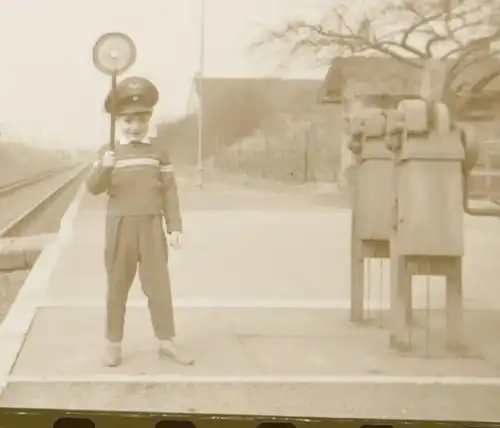 sieben tolle alte Negative - Stellwerk ?? Eisenbahner - Ort ??? 60er Jahre ?