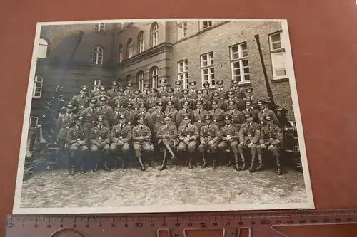 tolles altes Gruppenfoto Soldaten  Flakbatterie 2 - Ort ???