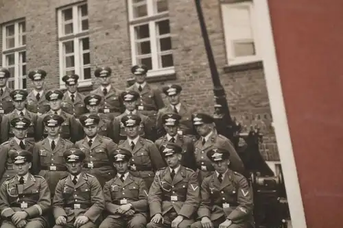 tolles altes Gruppenfoto Soldaten  Flakbatterie 2 - Ort ???