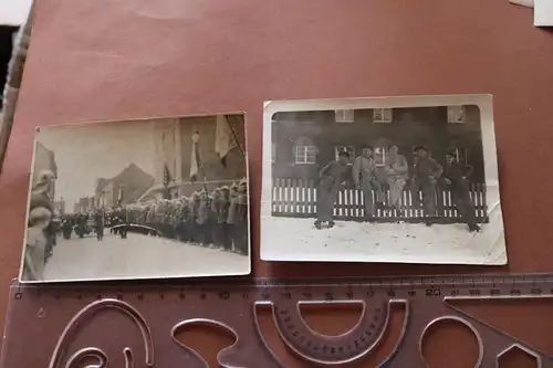 zwei alte Fotos Festzug in Posen und Soldaten in Posen ca. 1930