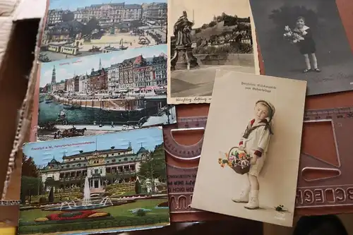 acht alte Ansichtskarten - Kitsch , Städte, Glückwünsche einige Feldpost 