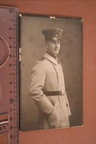 tolles altes Foto auf Pappe  - Portrait eines Soldaten   Mantel Karlsruhe