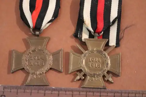 zwei Ehrenkreuze für Frontkämpfer ohne u. mit Schwerter