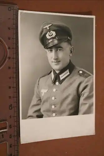 tolles altes Foto - Portrait  Soldat mit Schirmmütze  Inf.Regt. 11