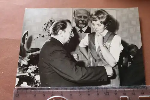 tolles altes Foto - Margot Honecker ?  Tagung in Leipzig - 60-70er Jahre ?