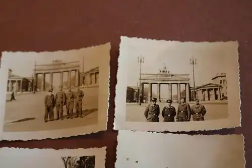 vier tolle alte Fotos - Soldaten Luftwaffe in Berlin - Brandenburger Tor usw.