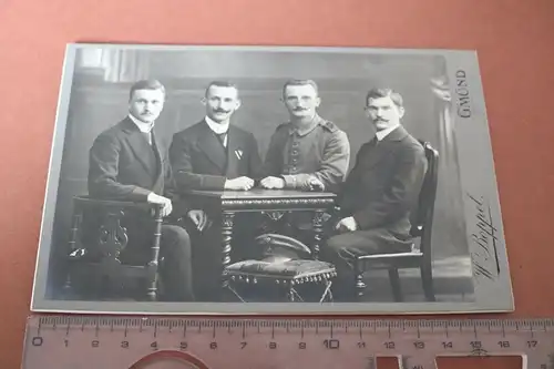 tolles altes Kabinettfoto - vier Männer, einer davon Soldat aus Gmünd 1910-18 ?