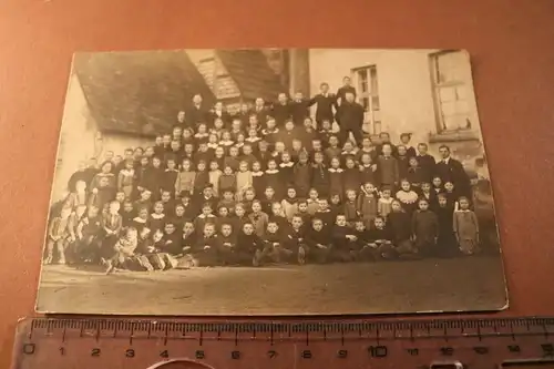 tolles altes Foto -   mehrere Schulklassen und Lehrer 1910-20 ??