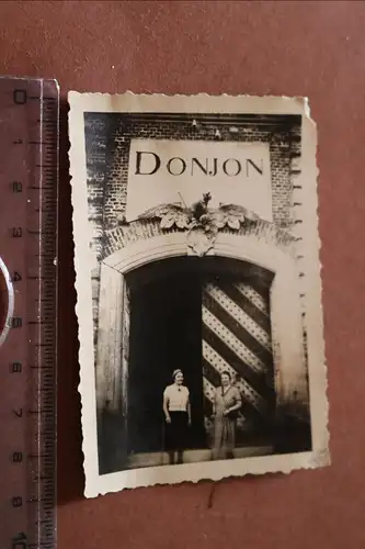 tolles altes Foto  alter Wehrturm Frankreich Donjon - Ort ??? 