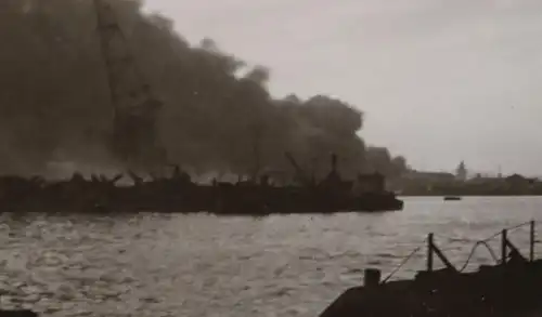 fünf alte Fotos Selbstversenkung der Vichy-Flotte - Toulon 1942