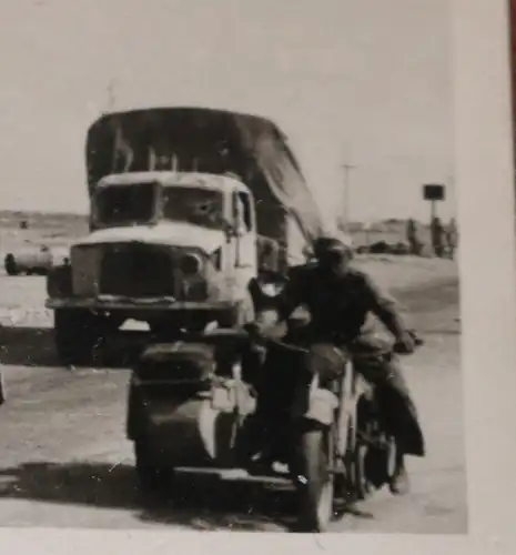 tolles altes Foto VW Kübel  Krad DAK  Afrika - Denkmal Tobruk