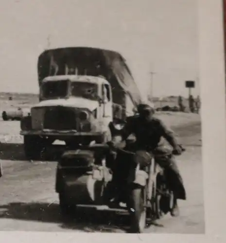 tolles altes Foto VW Kübel  Krad DAK  Afrika - Denkmal Tobruk 