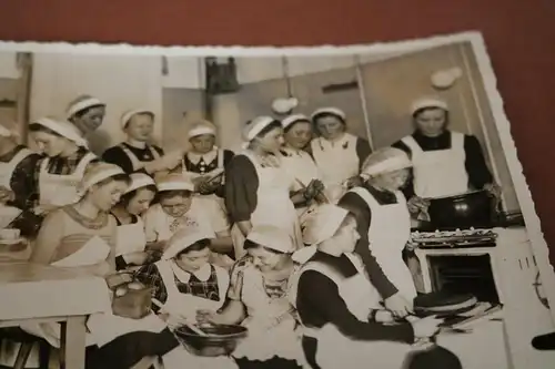 tolles altes Foto - Mädels - Hauswirtschaftschule ??  1938