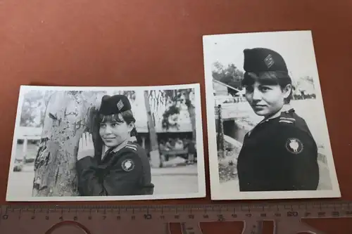 zwei tolle alte Fotos - hübsche Soldatin ? Frau in Uniform 
