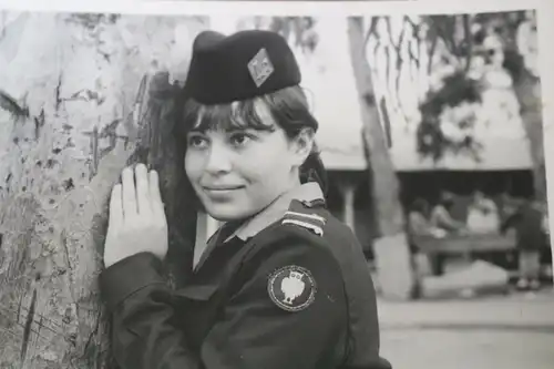 zwei tolle alte Fotos - hübsche Soldatin ? Frau in Uniform 
