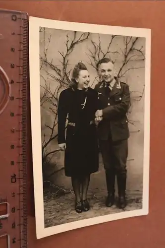tolles altes Foto eines Soldaten der Luftwaffe mit Frau