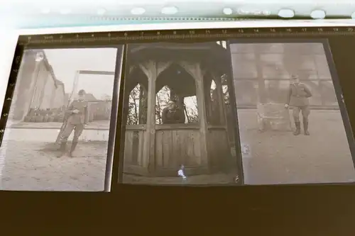 drei tolle alte Negative eines Soldaten - Sanitätsdienst ??? Ärmelabzeichen 