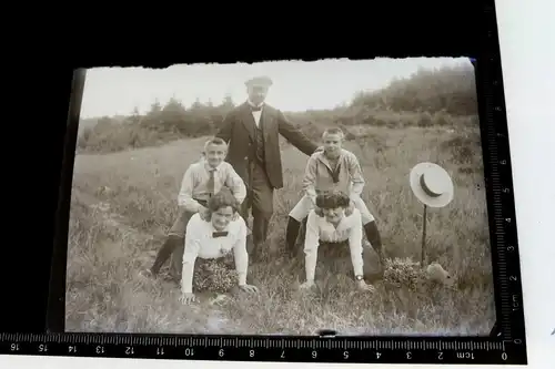 tolles altes Glasnegativ - Familie hat Spaß   10x15