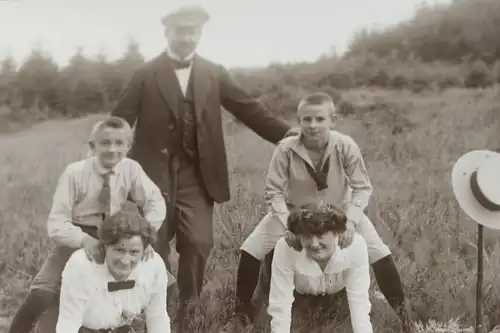 tolles altes Glasnegativ - Familie hat Spaß   10x15