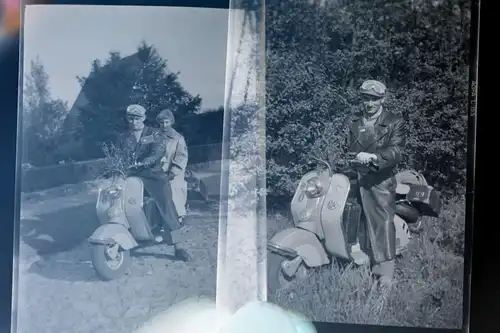zwei tolle alte Fotos und sechs Negative - Oldtimer Motorroller 50-60er Jahre
