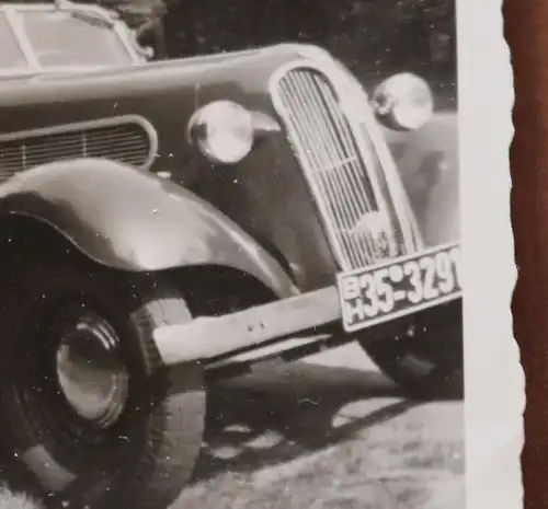 tolles altes Foto und zwei Negative  Personen mit Oldtimer BMW 320, 321 ?? 50er