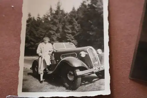 tolles altes Foto und zwei Negative  Personen mit Oldtimer BMW 320, 321 ?? 50er