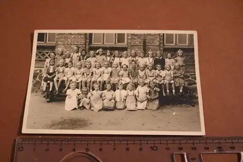 tolles altes Gruppenfoto - Schulklasse Mädchenschule  1949 - Ort ?