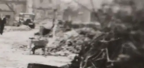 altes Foto - mir unbekannte zerstörte Stadt - große Gebäude 
