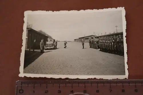 tolles altes Foto Ehrenformation wartet auf ??  Bukarest 1942