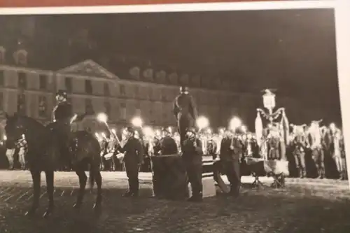 zwei alte Fotos - großer Aufmarsch - Feier Schloss Fontainebleau 21.07.1940 ?