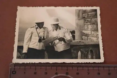 tolles altes Foto Soldaten der Flakabteilung weisse Jacke und Tropenhelm