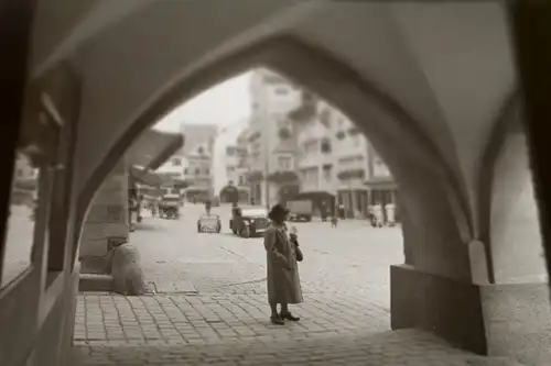 tolles altes Negativ - schöne Strassenansicht Geschäfte - Oldtimer IIIZ Kennz.