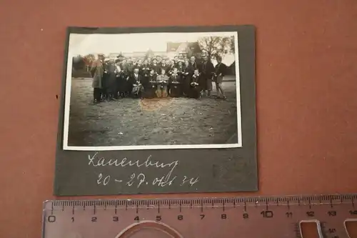 altes Gruppenfoto - Übung mit Gasmasken - Lauenburg 1934
