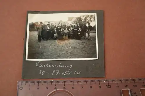 altes Gruppenfoto - Übung mit Gasmasken - Lauenburg 1934 