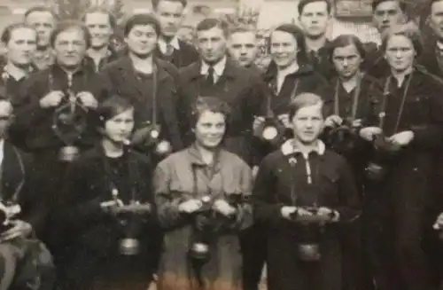 altes Gruppenfoto - Übung mit Gasmasken - Lauenburg 1934