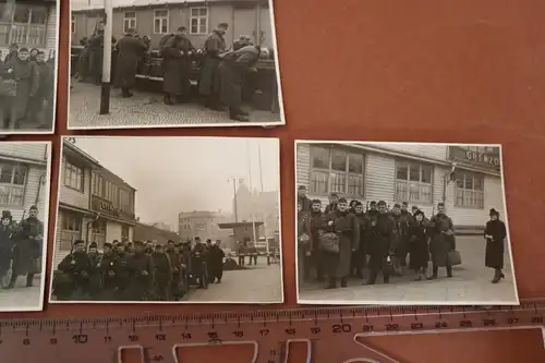 fünf alte Fotos - Soldaten bereit für Abfahrt - Bahnhof  Berlin Friedrichstrasse