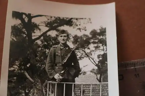 altes Foto - Portrait Soldat mit MP40 - 1944