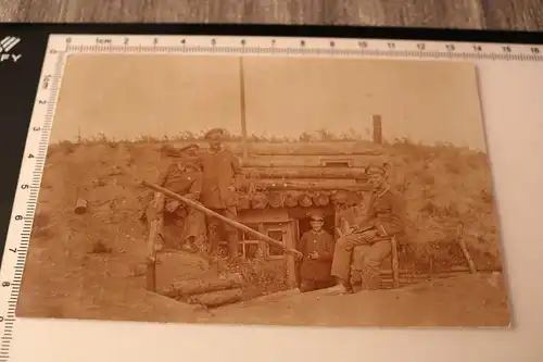 tolles altes Foto - Soldaten vor Erdbunker - Unterstand - 1917