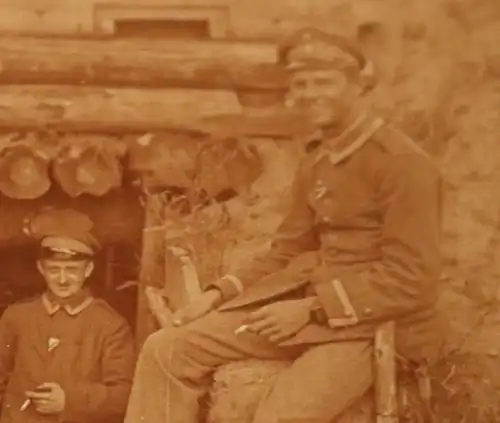 tolles altes Foto - Soldaten vor Erdbunker - Unterstand - 1917