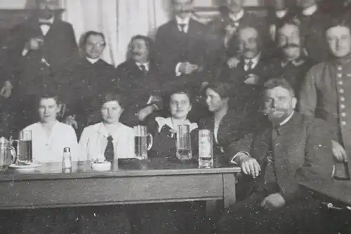 tolles altes Gruppenfoto Stammtisch im Haidhof ?? 1915-1920 ???