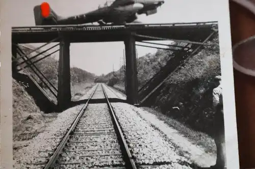 tolles altes Foto - Stuka Junkers Ju87 auf Holzbrücke gelandet ?