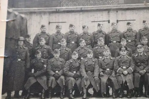 tolles altes Gruppenfoto - Flak-Batterie 1941 an der ???