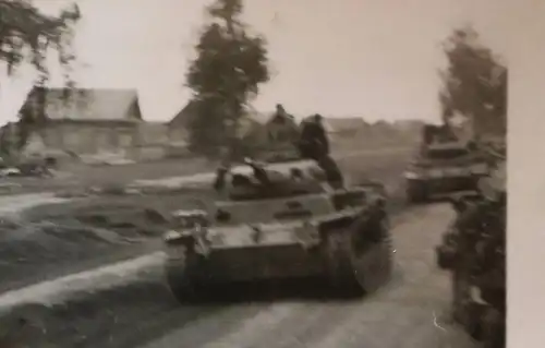 sechs alte Fotos- Soldaten  zerstörte Technik, Panzer -  Bjaresina Russland 1940