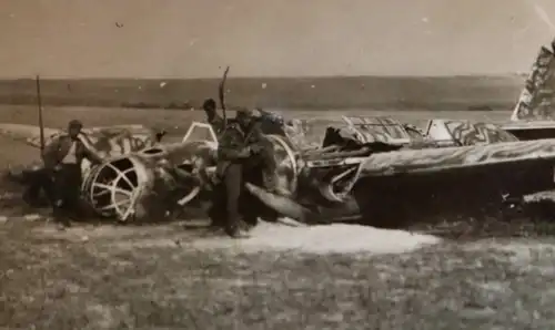 sechs alte Fotos- Soldaten  zerstörte Technik, Panzer -  Bjaresina Russland 1940
