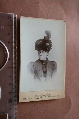tolles altes CDV Foto - Portrait einer Frau mit Hut aus Berlin