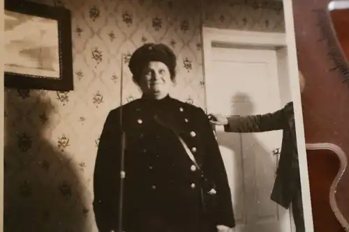 tolles altes Foto - Portrait Frau in Unifrom mit Gewehr - Arnstadt 1930