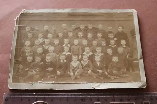 tolles altes Foto - Schulklasse Knabenschule - uralt ?  - Ort ???