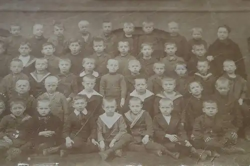 tolles altes Foto - Schulklasse Knabenschule - uralt ?  - Ort ???